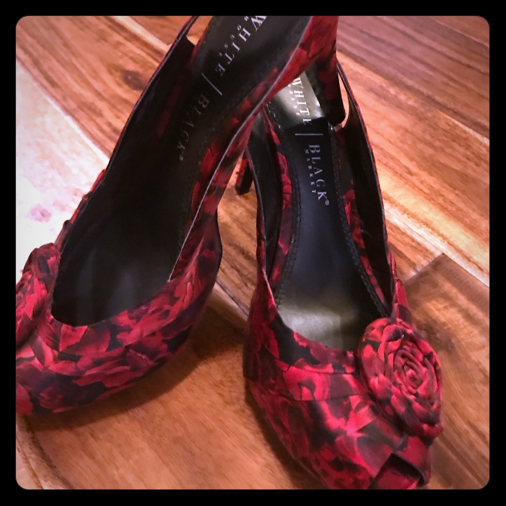 White House Black Market pretty heels